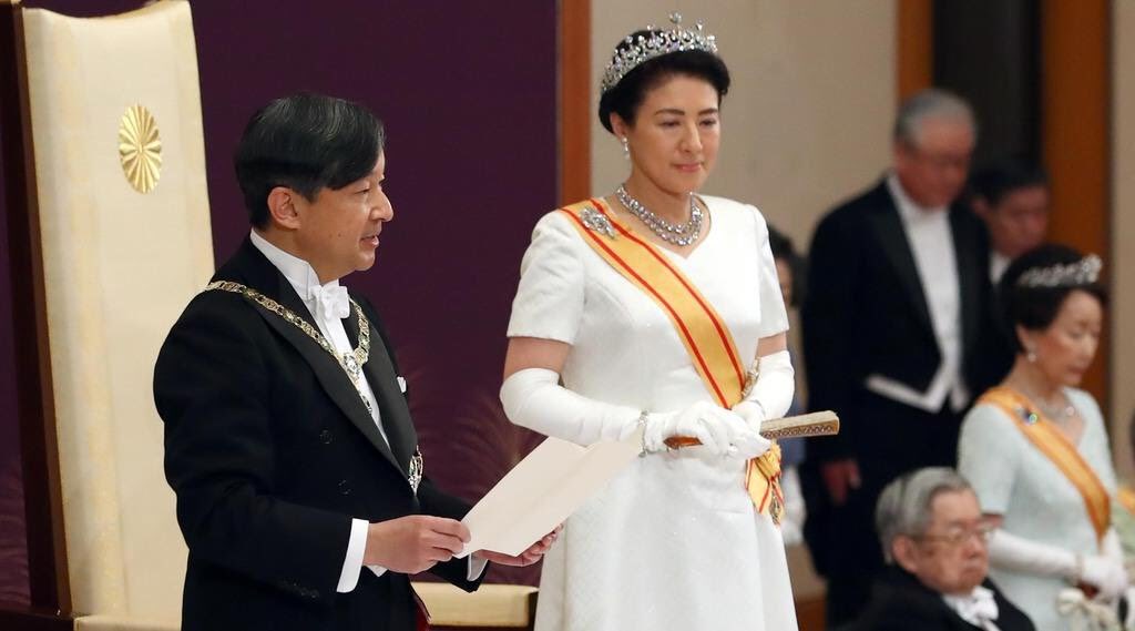 皇后雅子さまの白ドレスはローブデコルテ モンタント 値段やデザイナーも調査 子供に尽くしすぎて毎月お小遣いが底をつく３児の父親のブログ
